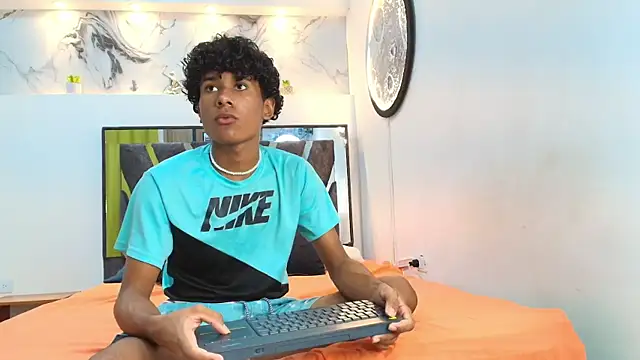 LONDON BOYS1 online show from October 15, 2025, 1:17 am