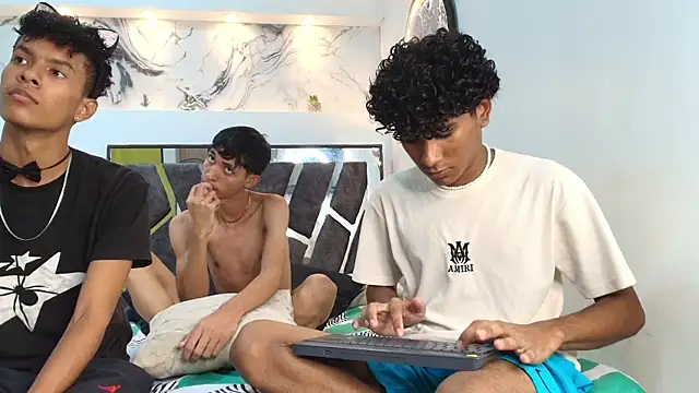 LONDON BOYS1 online show from October 17, 2025, 2:48 am