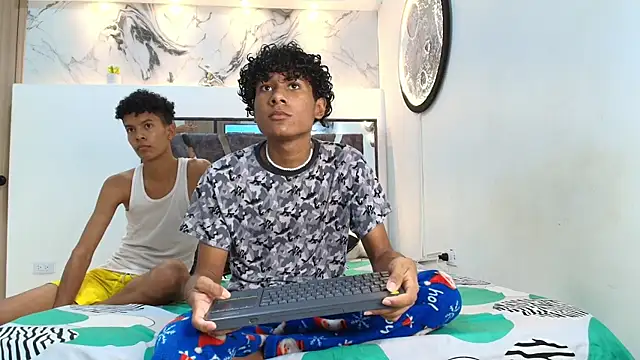 LONDON BOYS1 online show from October 19, 2025, 1:28 am