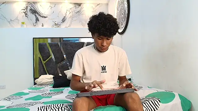 LONDON BOYS1 online show from October 21, 2025, 1:17 am