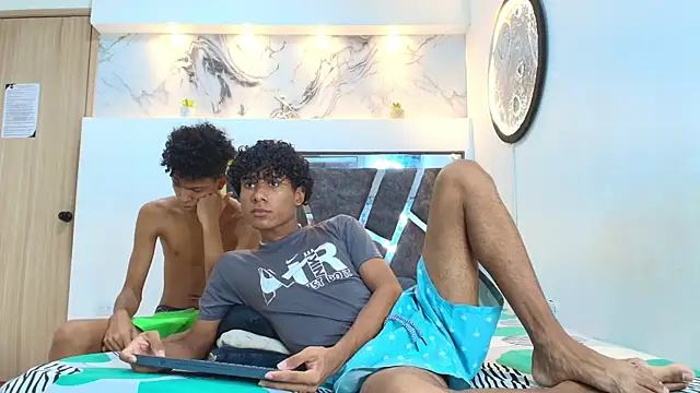 LONDON BOYS1 online show from October 22, 2025, 1:28 am