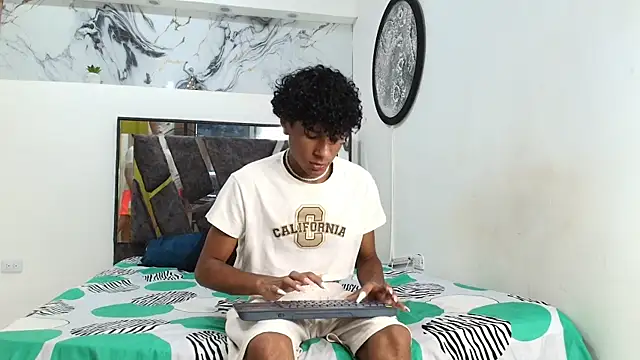 LONDON BOYS1 online show from October 24, 2025, 1:24 am