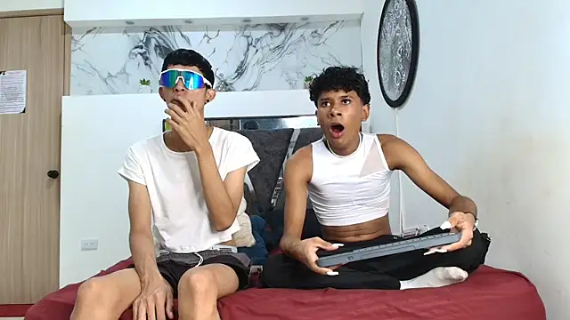 LONDON BOYS1 online show from October 31, 2025, 1:39 am