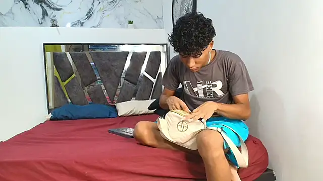 LONDON BOYS1 online show from November 3, 2025, 1:29 am