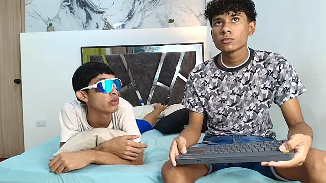 LONDON BOYS1 online show from November 9, 2025, 1:26 am