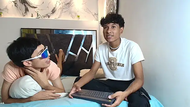 LONDON BOYS1 online show from November 11, 2025, 1:16 am