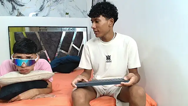 LONDON BOYS1 online show from November 14, 2025, 1:26 am