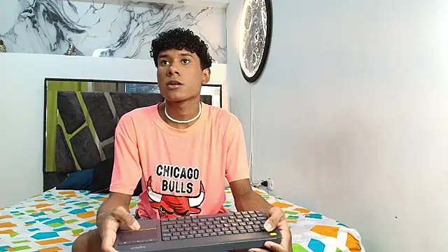 LONDON BOYS1 online show from November 20, 2025, 1:28 am