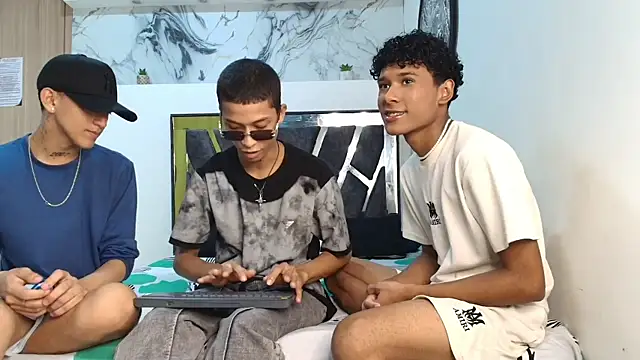 LONDON BOYS1 online show from November 25, 2025, 1:16 am