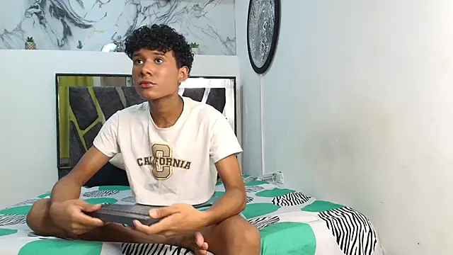 LONDON BOYS1 online show from November 26, 2025, 2:34 am