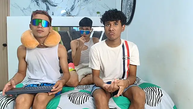 LONDON BOYS1 online show from November 30, 2025, 2:37 am