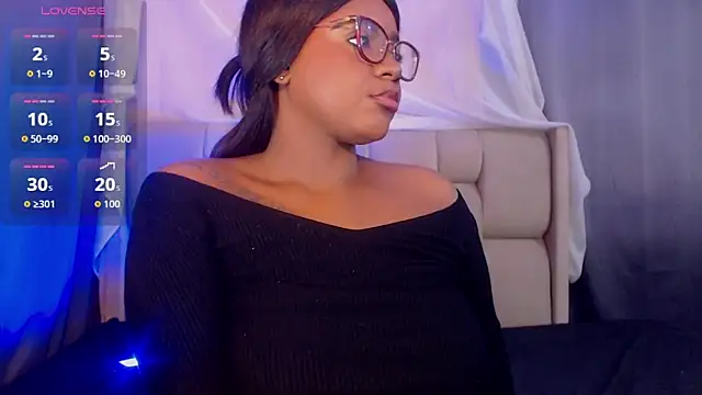 Snapshot of Mimi_Gil chatting on February 4, 2026, 11:42 pm Mimi Gil online show from February 4, 2026, 11:42 pm