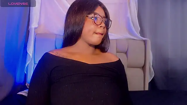 Snapshot of Mimi_Gil chatting on February 5, 2026, 11:53 pm Mimi Gil online show from February 5, 2026, 11:53 pm