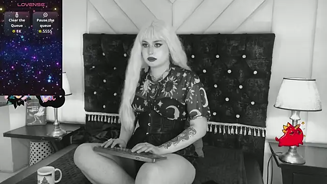 Madamexravenx online show from September 19, 2025, 7:58 pm