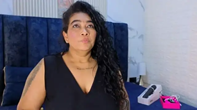 yunkeyc online show from November 6, 2025, 2:01 am