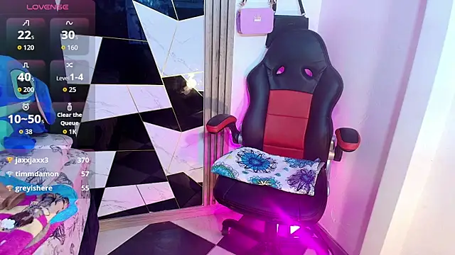 sophia arevalo online show from November 8, 2025, 3:39 am