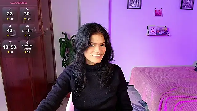 Snapshot of emycarver09 chatting on October 25, 2025, 12:02 pm emycarver09 online show from October 25, 2025, 12:02 pm