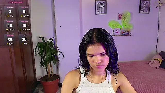 Snapshot of emycarver09 chatting on November 2, 2025, 12:13 am emycarver09 online show from November 2, 2025, 12:13 am