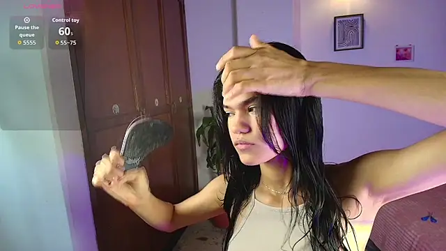 Snapshot of emycarver09 chatting on November 3, 2025, 12:06 pm emycarver09 online show from November 3, 2025, 12:06 pm