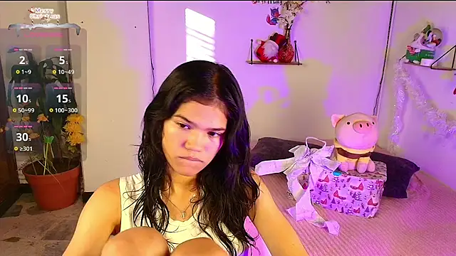 Snapshot of emycarver09 chatting on November 22, 2025, 11:42 am emycarver09 online show from November 22, 2025, 11:42 am