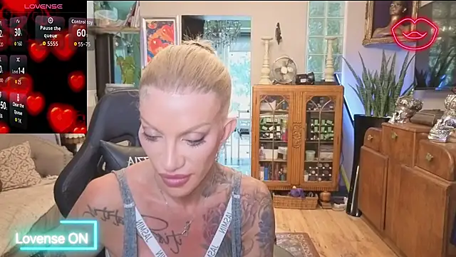 xl uk top trans online show from August 4, 2026, 11:57 am