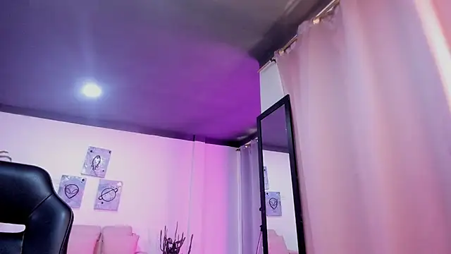 bella fox 1 online show from March 31, 2026, 2:39 pm