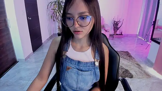 bella fox 1 online show from April 18, 2026, 2:43 pm