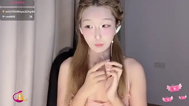 Snapshot of Winnie666- chatting on September 18, 2025, 3:36 pm Winnie666- online show from September 18, 2025, 3:36 pm