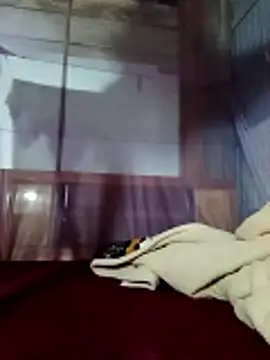 LucyyLy online show from December 4, 2025, 12:09 am