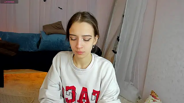 Snapshot of Belle_Wa1ker chatting on November 7, 2025, 1:05 am Belle Wa1ker online show from November 7, 2025, 1:05 am