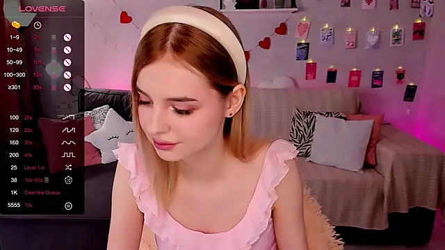 LillianShine online show from February 14, 2026, 6:21 am