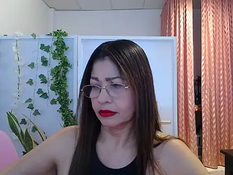 Manuela lara  online show from September 26, 2025, 2:43 pm