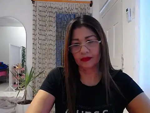 Manuela lara  online show from October 3, 2025, 1:41 pm