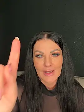 Nola Luxx-offiziell online show from February 4, 2026, 7:53 pm