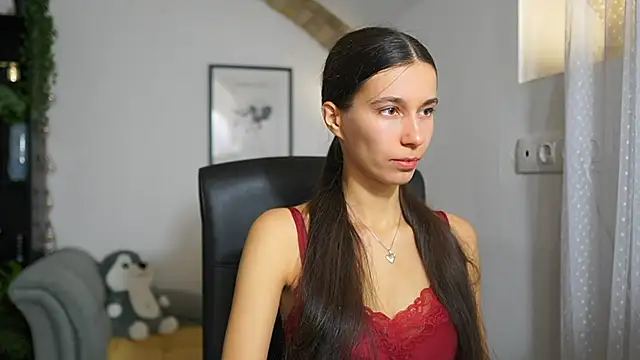 oliviiia  cruz online show from October 17, 2025, 1:14 pm