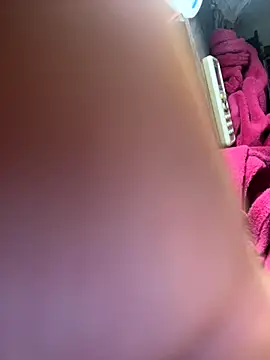 aninha21 online show from November 4, 2025, 10:58 am