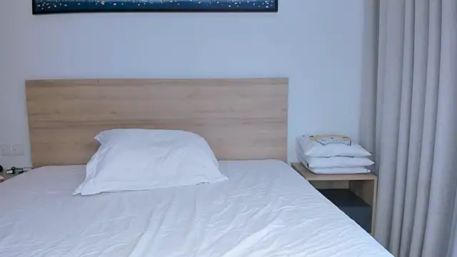 Bubblegumdream13 online show from January 11, 2026, 3:33 am