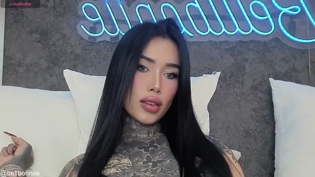 belllbonniie online show from April 14, 2026, 8:04 pm