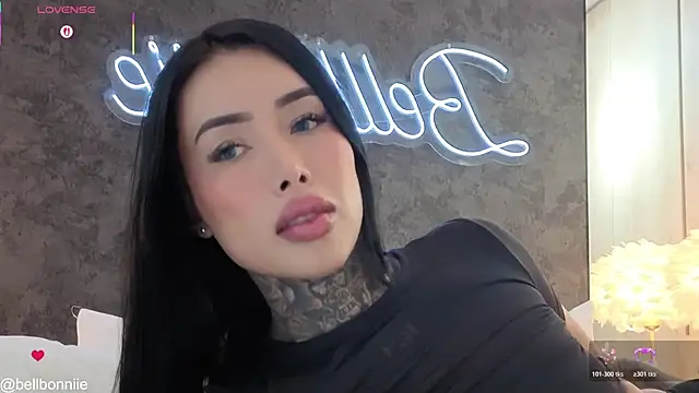 belllbonniie online show from May 18, 2026, 11:32 pm