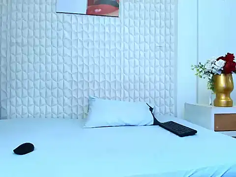 LuigiMarchetti online show from October 8, 2025, 7:44 pm