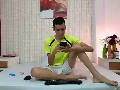 LuigiMarchetti online show from November 12, 2025, 7:46 pm