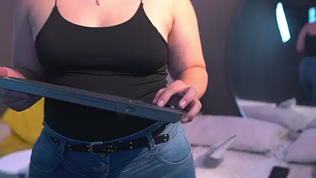 Tayler Kim online show from February 5, 2026, 6:23 pm