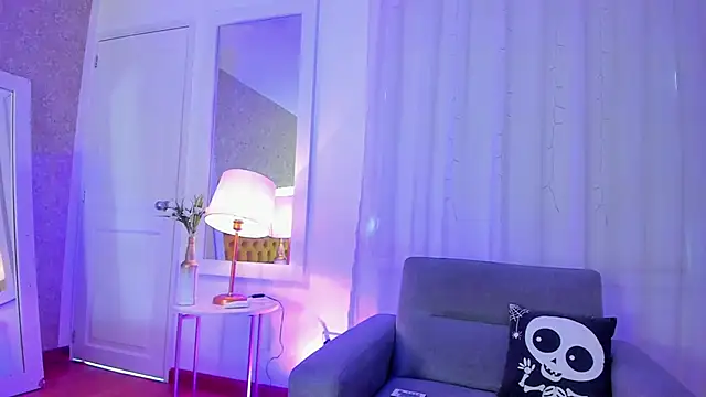 AnniieCooper online show from November 19, 2025, 1:44 pm