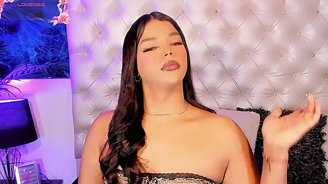Valeria Swett  online show from May 30, 2026, 8:39 pm