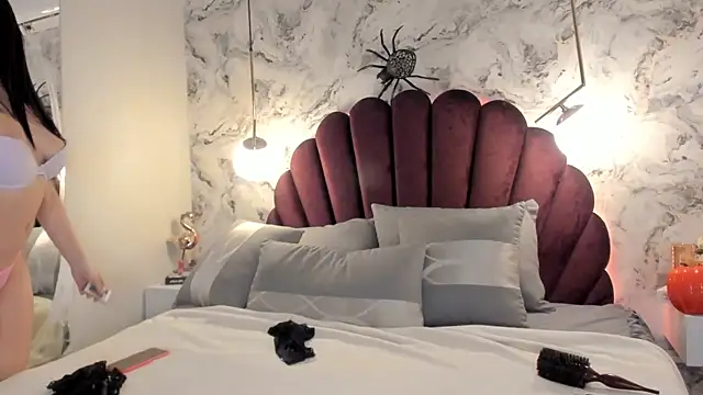 Alicia vellami online show from October 17, 2025, 3:14 pm