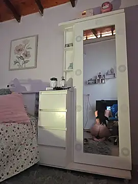 Alicia vellami online show from December 2, 2025, 3:07 pm