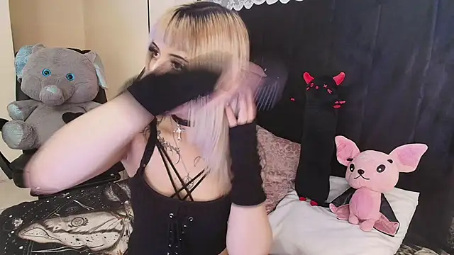 Snapshot of IvyBelle_ chatting on June 19, 2026, 11:36 am IvyBelle online show from June 19, 2026, 11:36 am