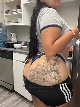 latina curvy22 online show from April 22, 2026, 7:26 pm