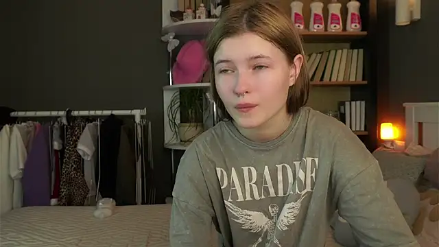 Snapshot of LynHillaire chatting on February 9, 2026, 11:58 am LynHillaire online show from February 9, 2026, 11:58 am