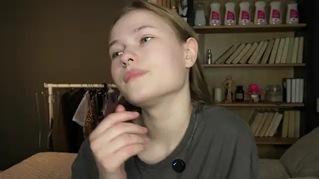 Snapshot of LynHillaire chatting on February 11, 2026, 11:15 am LynHillaire online show from February 11, 2026, 11:15 am